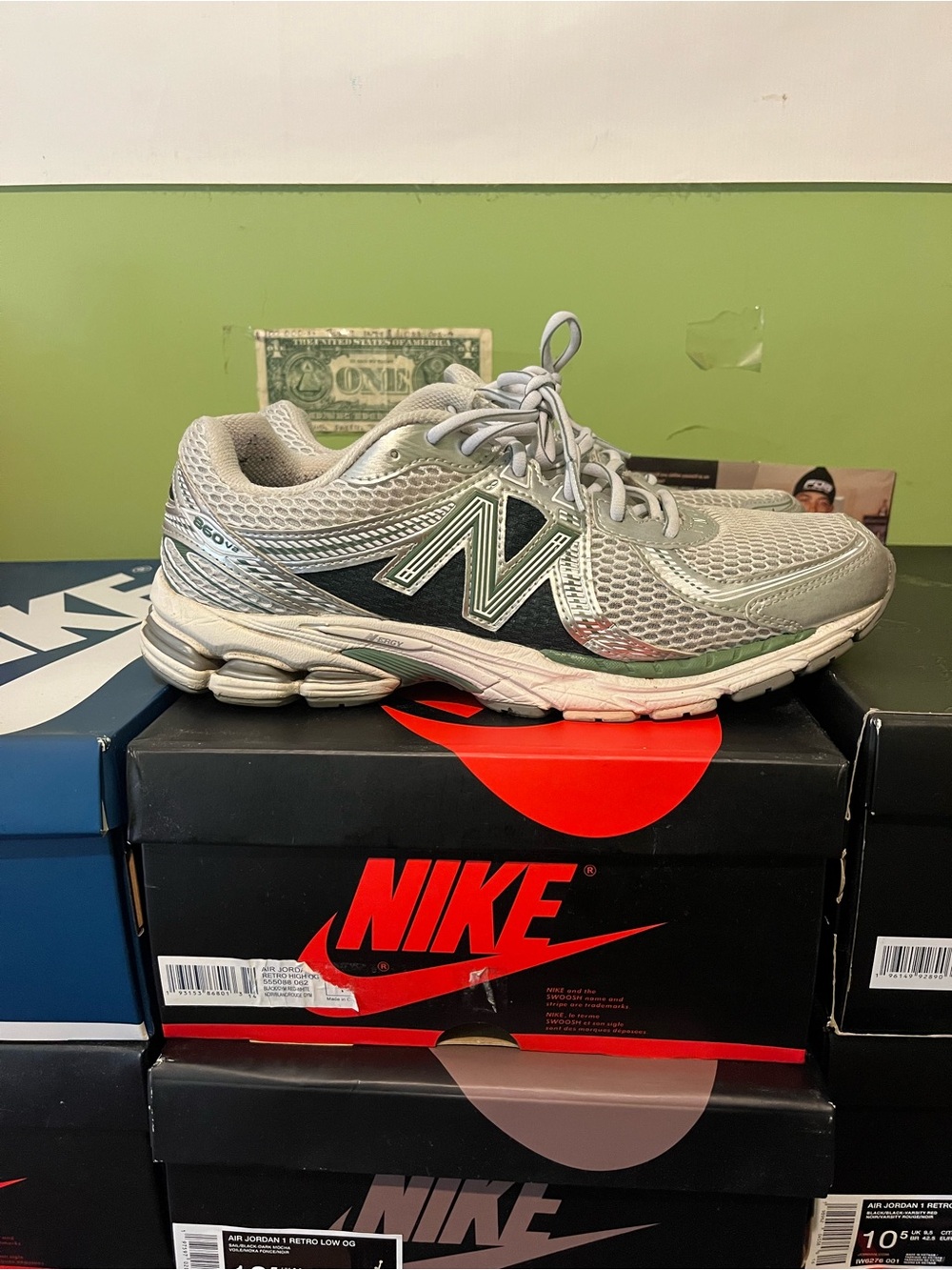 New Balance 860 v2 White Grey Green Mesh Athletic Running Shoes with Black Logo